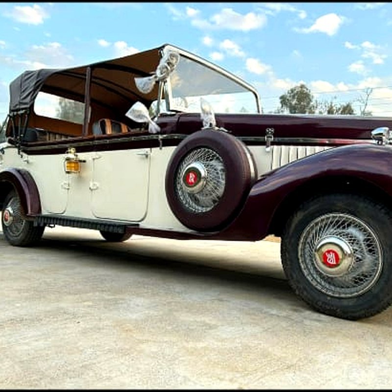 Vintage wedding car photo 2